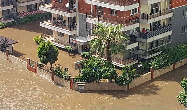 Dakikada yaklaşık 1.5 kilogram yağış düşen Aydın&#039;da yağmur sonrası manzaralar