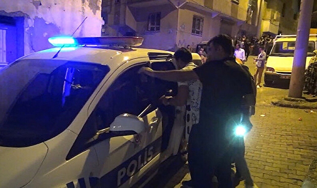 Dehşet evi! Kendisini bıçaklayan iki çocuğunu tabanca ile vurdu