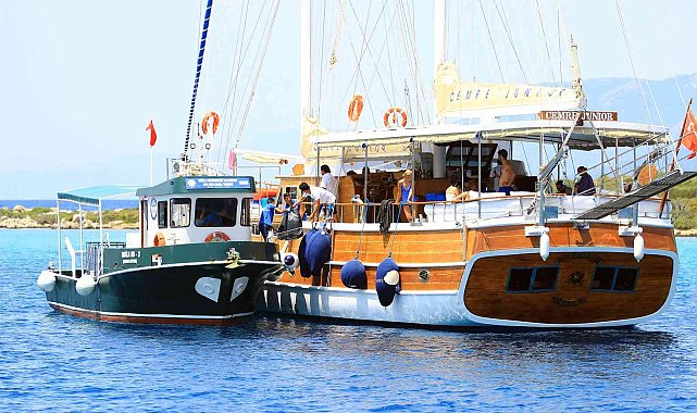 Denizlerden 7 tekneyle, 7 gün atık toplanıyor