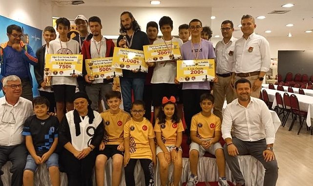 Denizli&#039;de satranç turnuvasında dereceye girenler ödüllerini aldı