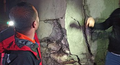 Deprem sonrası evlerde çatlaklar meydana geldi, Kaymakam Savar deprem bölgesinde incelemelerde bulundu