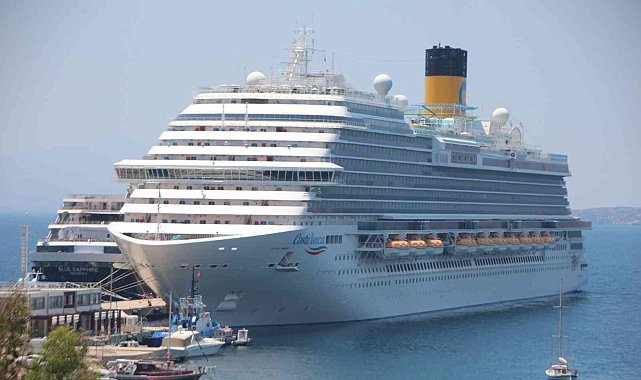 Dev gemi bin 411 yolcusuyla Bodrum'a geldi