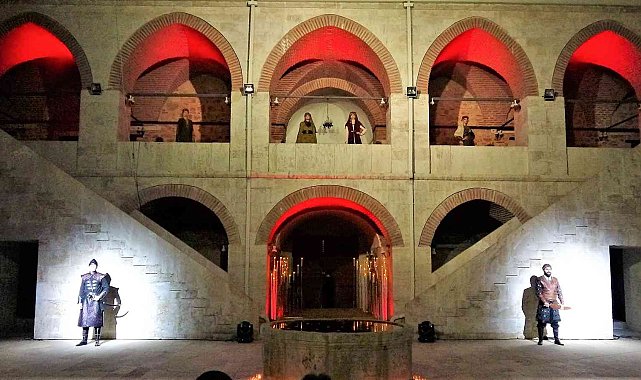 Deveciler Hanı'nda defile