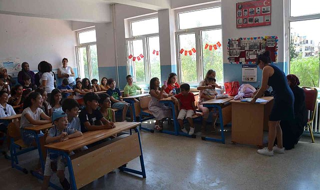 Didim'de öğrencilerin karne sevinci