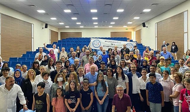 Diyabet hastası çocuklar ve aileleri uzmanlarla bir araya geldi