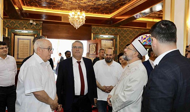 Diyanet İşleri Başkanı Yunusemre Meydan Camii&#039;ne hayran kaldı