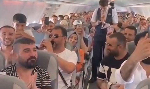 Diyarbakır-Antalya uçağında baba ve oğullarının zurna ve dabrukalı eğlencesi
