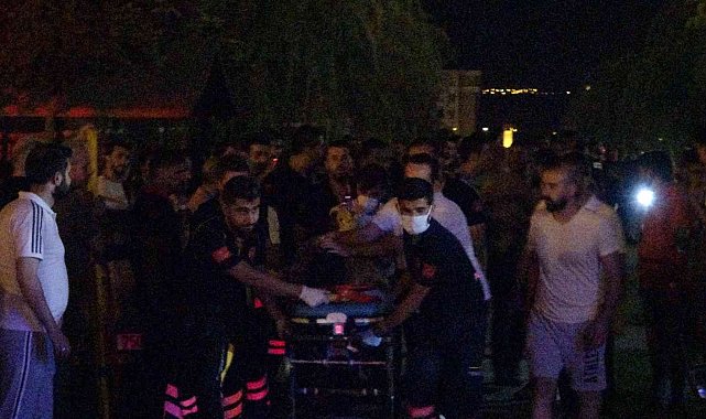 Diyarbakır'da 25 katlı binada yangın: 50'ye yakın kişi etkilendi