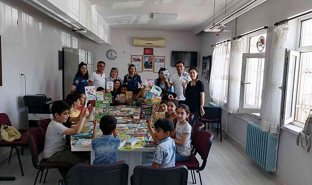 Diyarbakır'da kadın polislerden minik öğrencilere destek