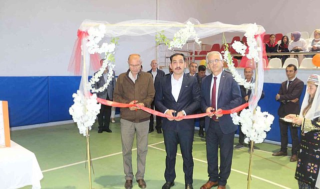 - Domaniç Ortaokulu'nda Bilim Fuarı