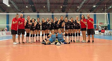 Döşemealtı'nın "Nar Taneleri" Türkiye'nin en iyi 8 takımı arasında