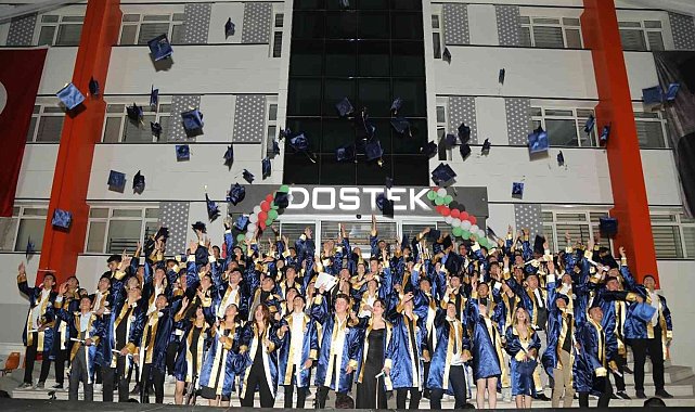 DOSTEK Koleji'nde 119 öğrenci mezuniyet heyecanı yaşadı