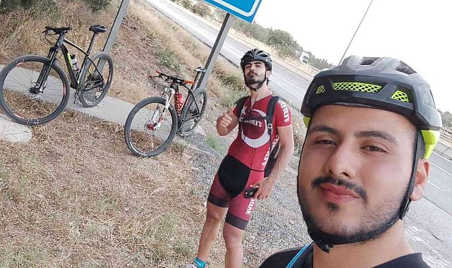 Dünya Bisiklet Günü için 1 günde 416 kilometre pedal çevirerek Eskişehir'den İzmir'e ulaştılar