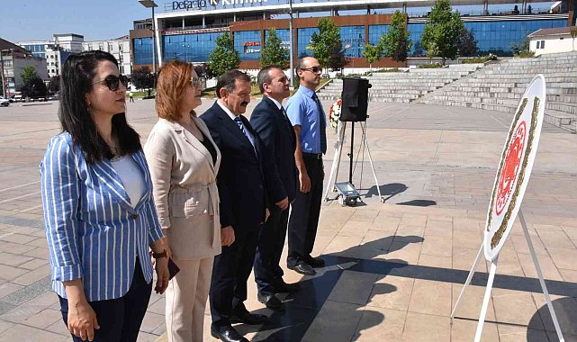 Dünya Çevre Günü kutlamaları çelenk sunumuyla başladı