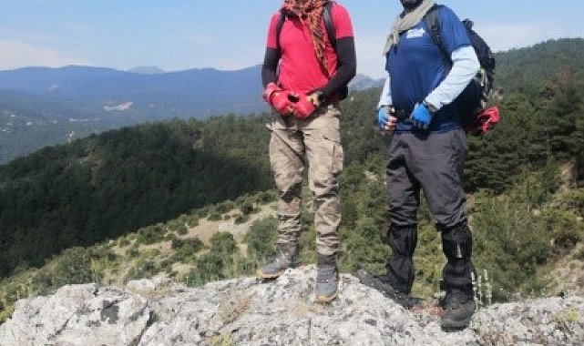 Dünya Çevre Günü nedeniyle 42 kilometre dağın zirvesine yürüdüler