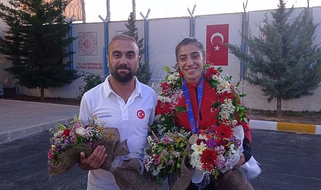 Dünya şampiyonu Vanlı Nevin İnce coşkuyla karşılandı