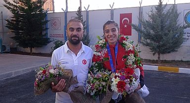 Dünya şampiyonu Vanlı Nevin İnce coşkuyla karşılandı