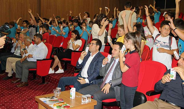 Dünya süt gününde süt içtiler