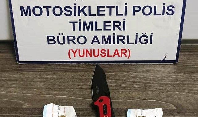 Durdurulan araçta uyuşturucu madde ve kesici alet ele geçirildi