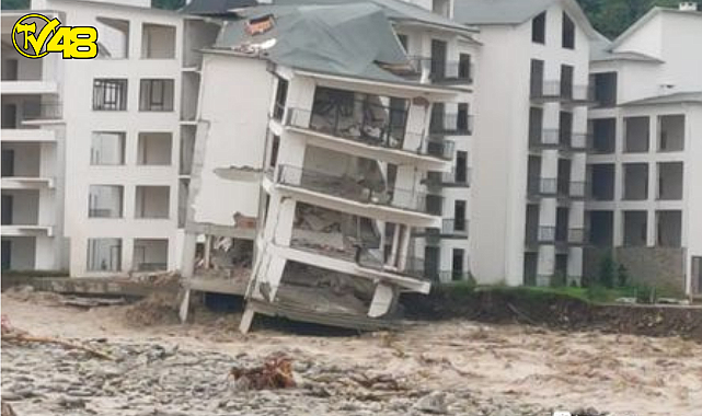 Düzce&#039;de Bir Bina Sel Sebebiyle Çöktü