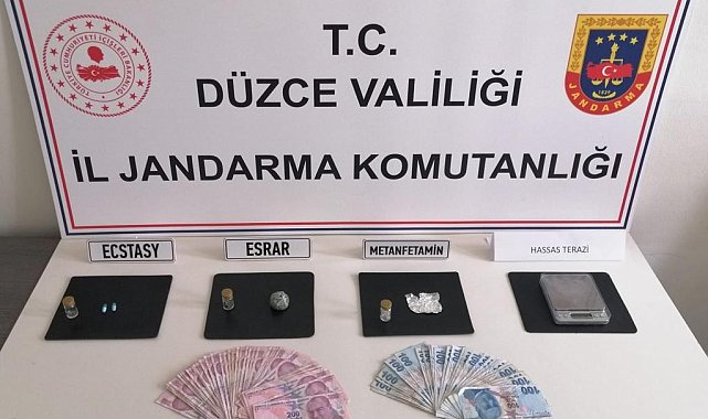 Düzce&#039;de jandarmadan uyuşturucu operasyonu