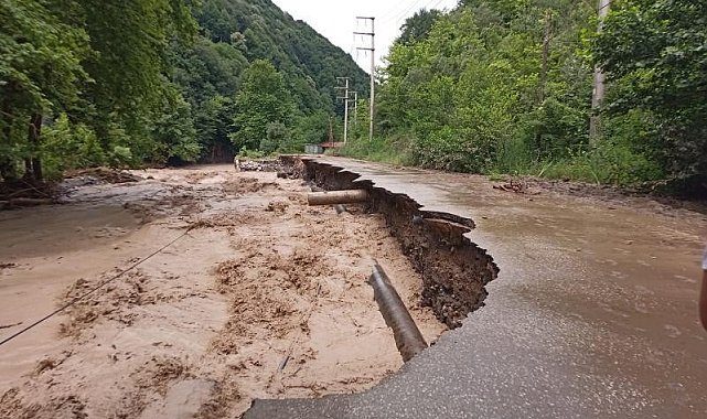 Düzce&#039;de selden dolayı 11 köye ulaşım kısmen sağlanıyor