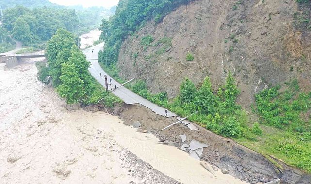 Düzce&#039;ye su veren ana hat uçtu