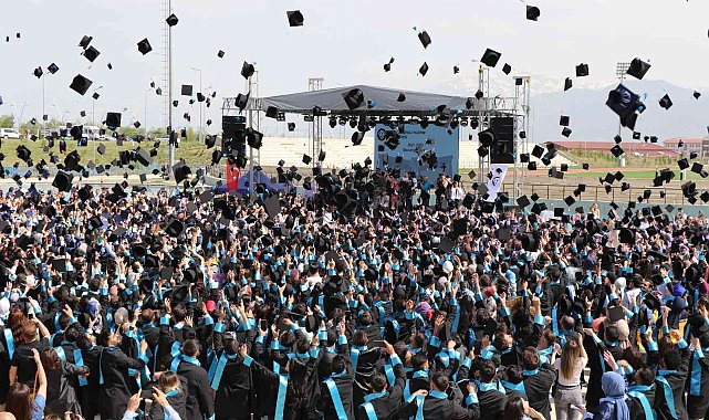 EBYÜ'de mezuniyet coşkusu