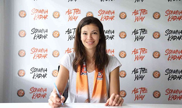 Eczacıbaşı Dynavit, Beyza Arıcı&#039;yla sözleşme yeniledi