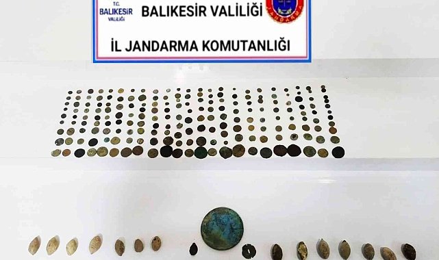 Edremit'te tarihi eser kaçakçılığı yapan iki kişi gözaltına alındı