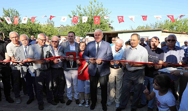 Efeler'de 'Ekrem Targıtay' parkı düzenlenen tören ile açıldı