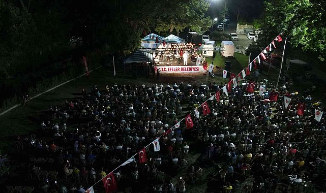 Efelerli sanatseverler Neşet Ertaş türküleriyle eğlenceye doydu