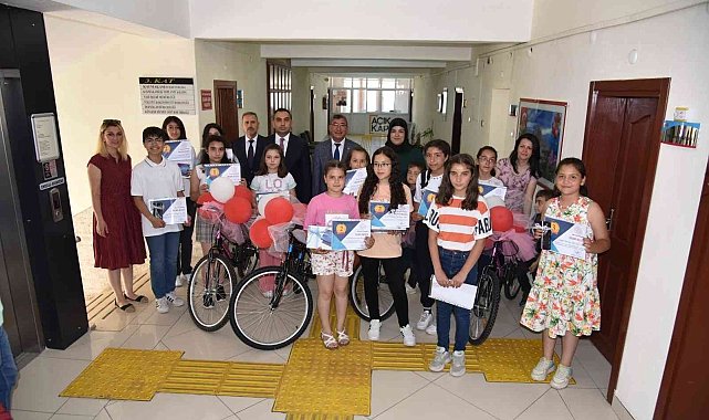 Eğirdir&#039;in kitap kurtları ödüllendirildi