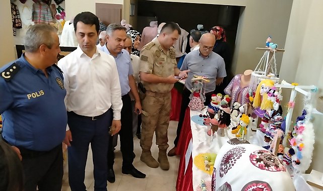 El emeği göz nuru eserlerini sergilediler