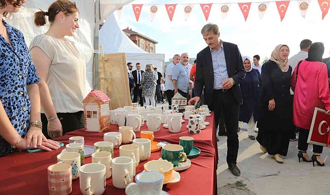 El emeği göz nuru ürünler bu alanda sergilendi