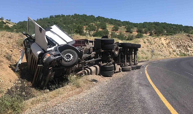 Elazığ&#039;da kömür yüklü kamyon devrildi: 1 yaralı