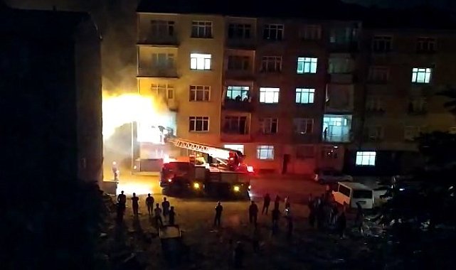 Elazığ&#039;da korkutan yangın: Ev alev alev yandı