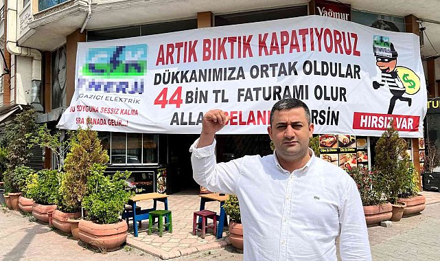 Elektrik faturasına kızdı, "Hırsız var" diye pankart astı