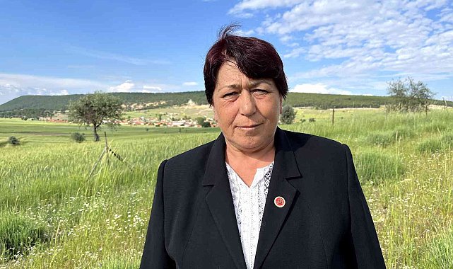 Eleştirileri görmezden gelerek ilçenin ilk ve tek kadın muhtarı oldu