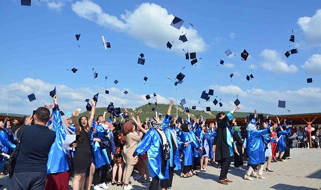 Emet MYO'da mezuniyet coşkusu