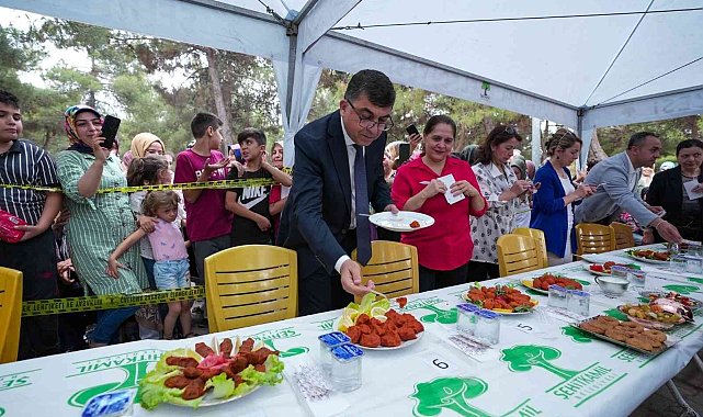 En lezzetli yağlı köfte için kıyası yarıştılar