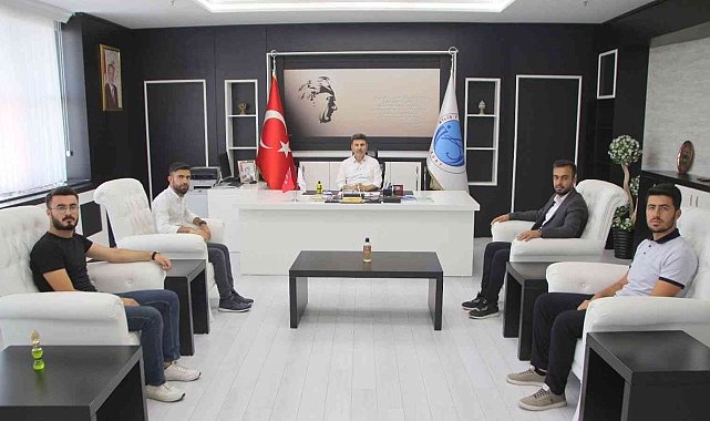 Enderun topluluğu öğrencileri, Rektör Karacoşkun&#039;la bir araya geldi