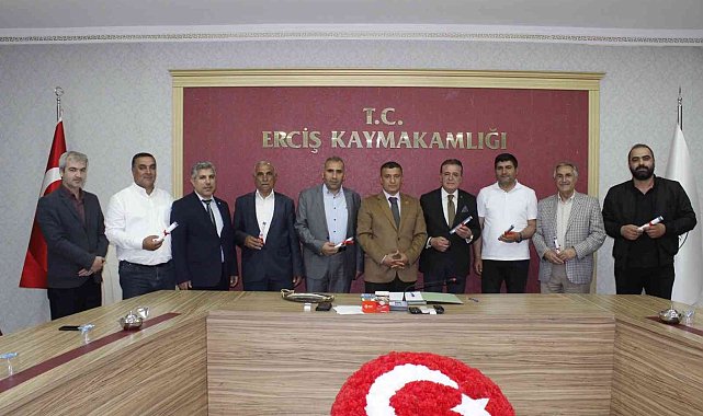 Erciş Oto Galericiler Sitesi&#039;nin tapu senetleri teslim edildi