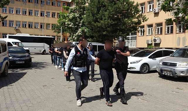 Eroini "Erol Abi', metamfetamini 'Metin Abi' şifresiyle pazarlayan 4 torbacı tutuklandı