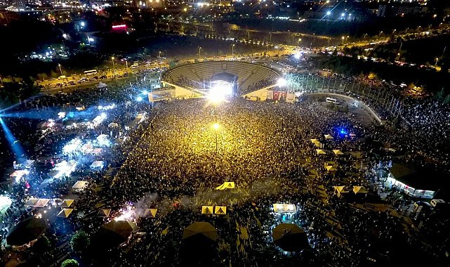 ERÜ 21. Öğrenci Bahar Şenlikleri'nde Manga grubu konser verdi