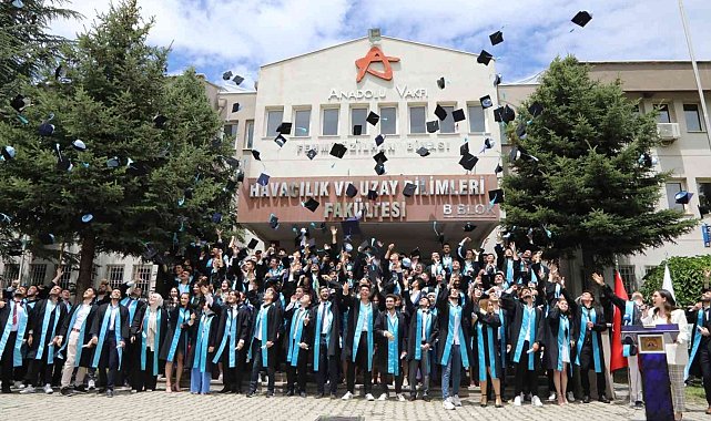 ERÜ Havacılık ve Uzay Bilimleri Fakültesi Yeni Mezunlarını Verdi