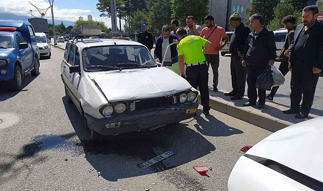 Erzincan&#039;da trafik kazası: 3 yaralı