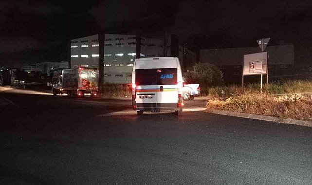 Esenyurt&#039;ta korku dolu anlar: Kimyasal madde dolu tank devrildi