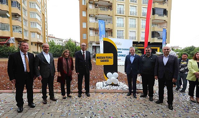 Eski bakanın ismi Gaziantep'teki işlek bir caddeye verildi