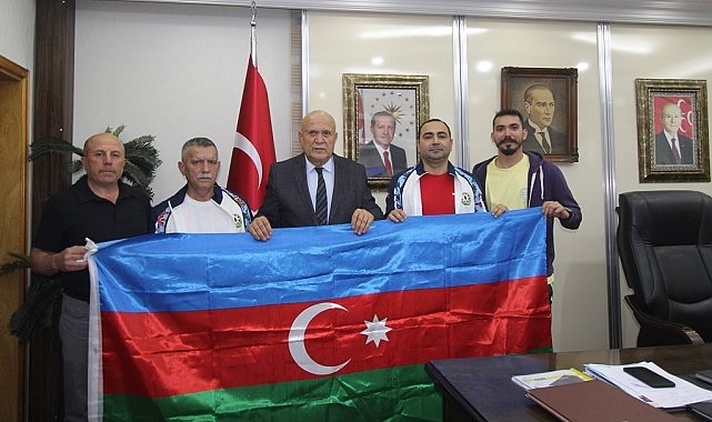 Eski boksör Başkan Pekmezci, Azerbaycanlı boksörlerle buluştu